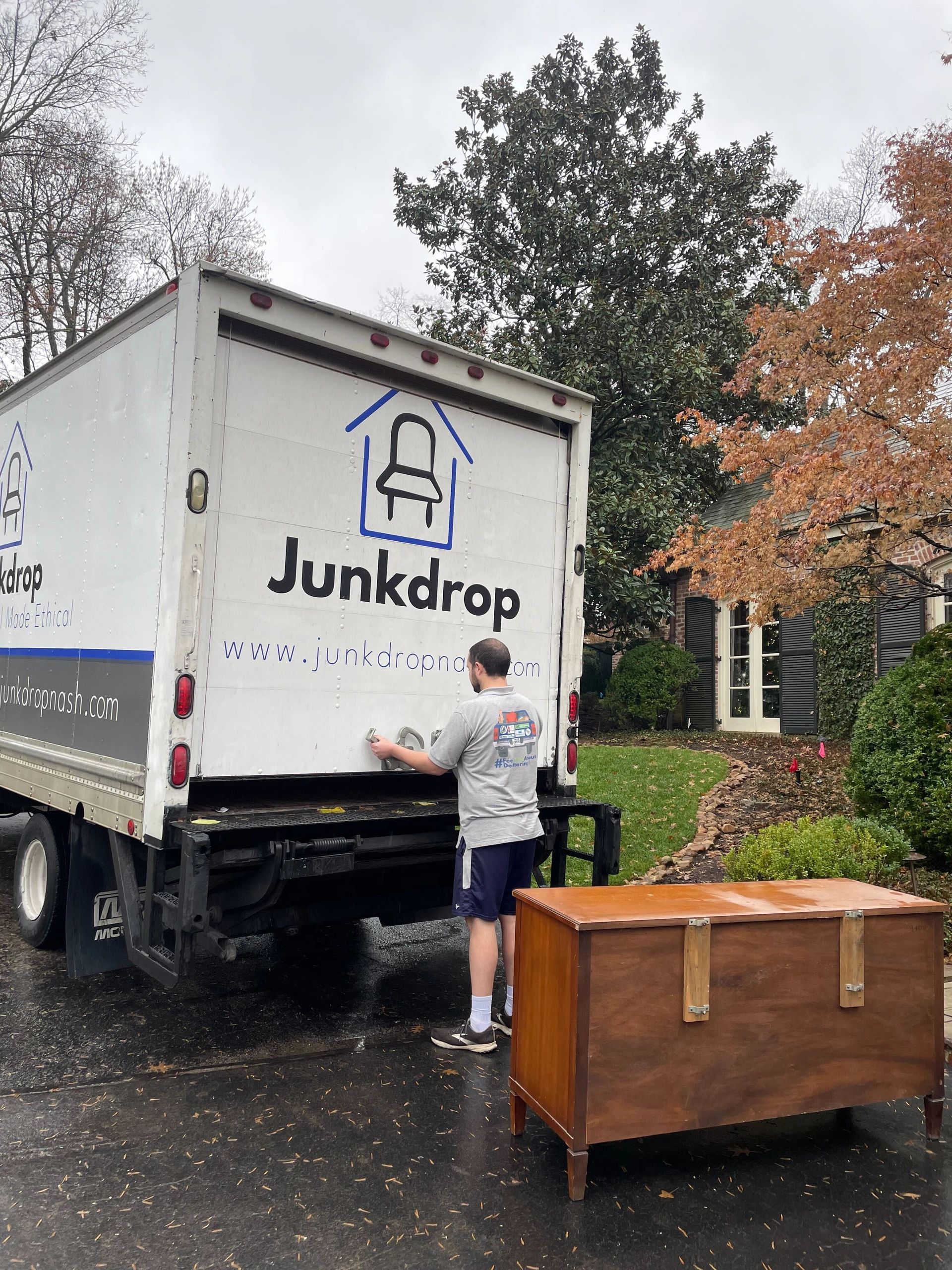 Junkdrop hauling furniture